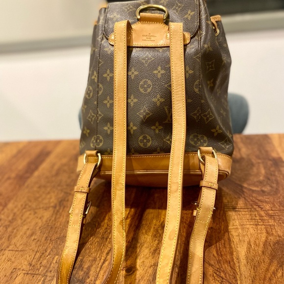 Louis Vuitton Montsouris MM Backpack - Picture 8 of 9